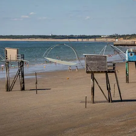 En Bois A 600 M De La Ferienhaus