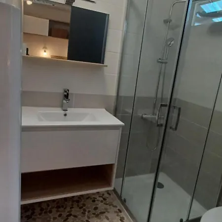 En Bois A 600 M De La *