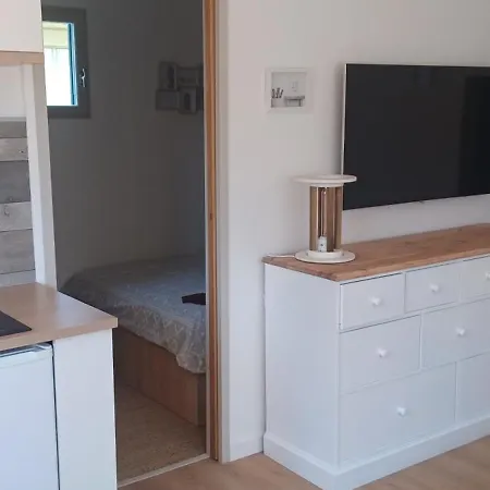 En Bois A 600 M De La Ferienhaus *