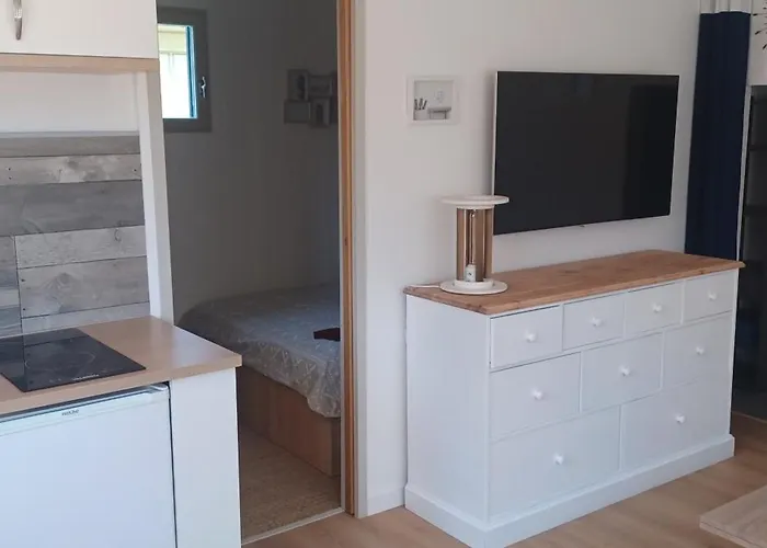 En Bois A 600 M De La Nyaraló *